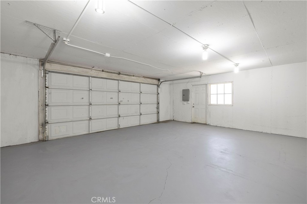 15374 Gaskell Road Rosamond, CA 93560 - Photo 56 of 74 an empty room with windows and closet