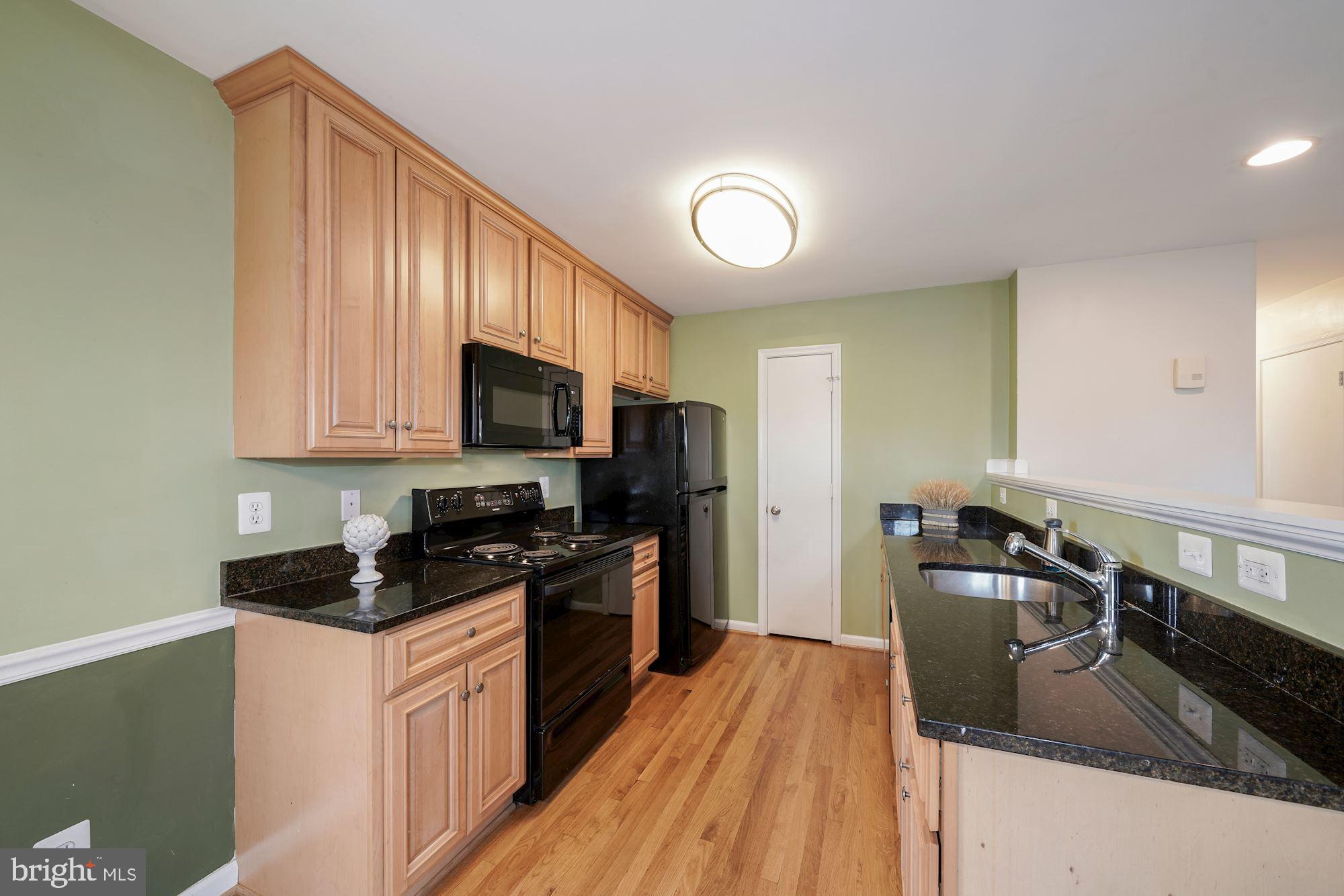 103 Rawlings Road Gaithersburg, MD 20877 - Photo 9 of 37 Fab and functional kitchen