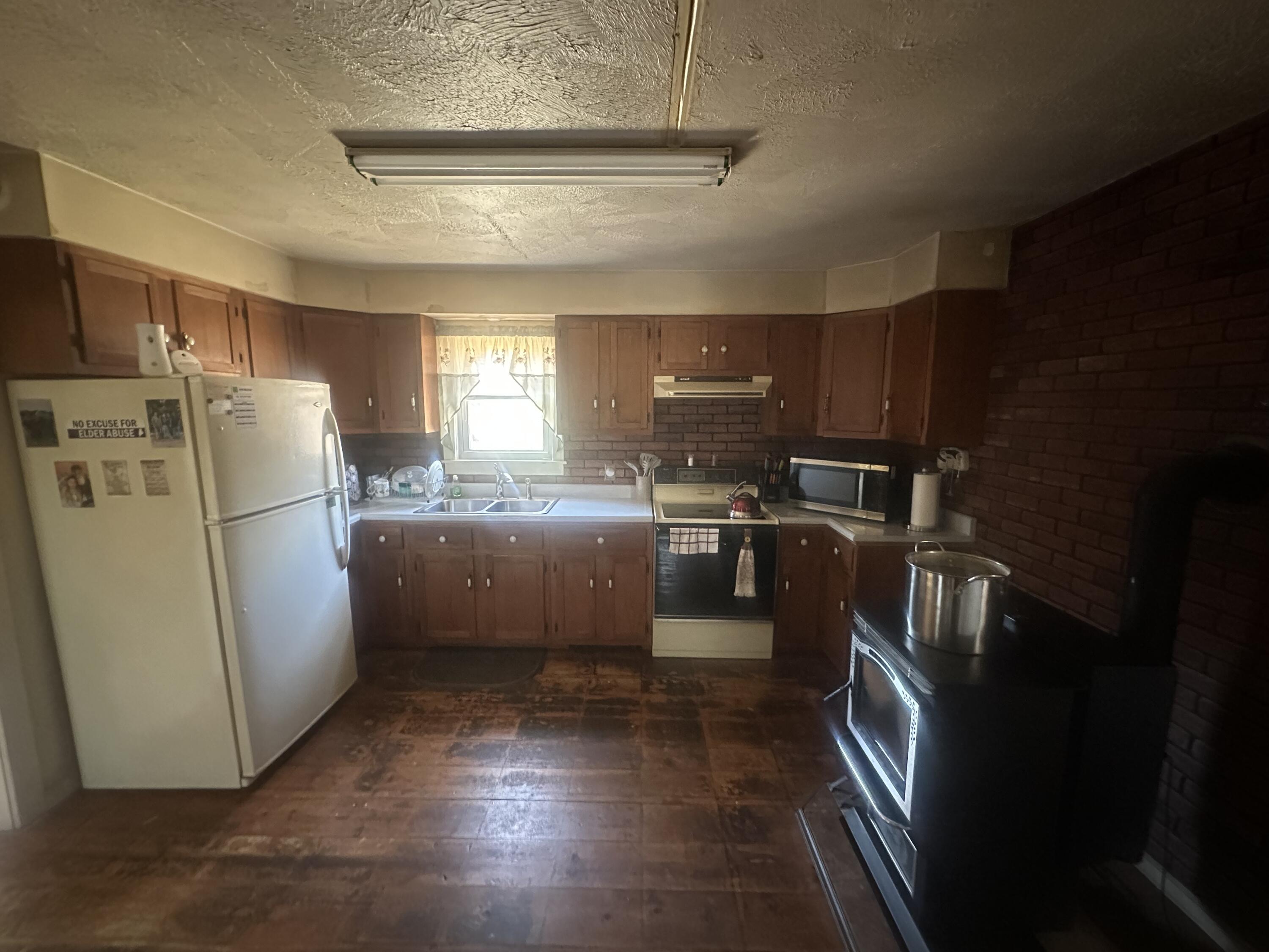 39 Airport Road Brownville, ME 04414 - Photo 11 of 33 0E44843E-D3B4-414A-98DA-096F8034438E