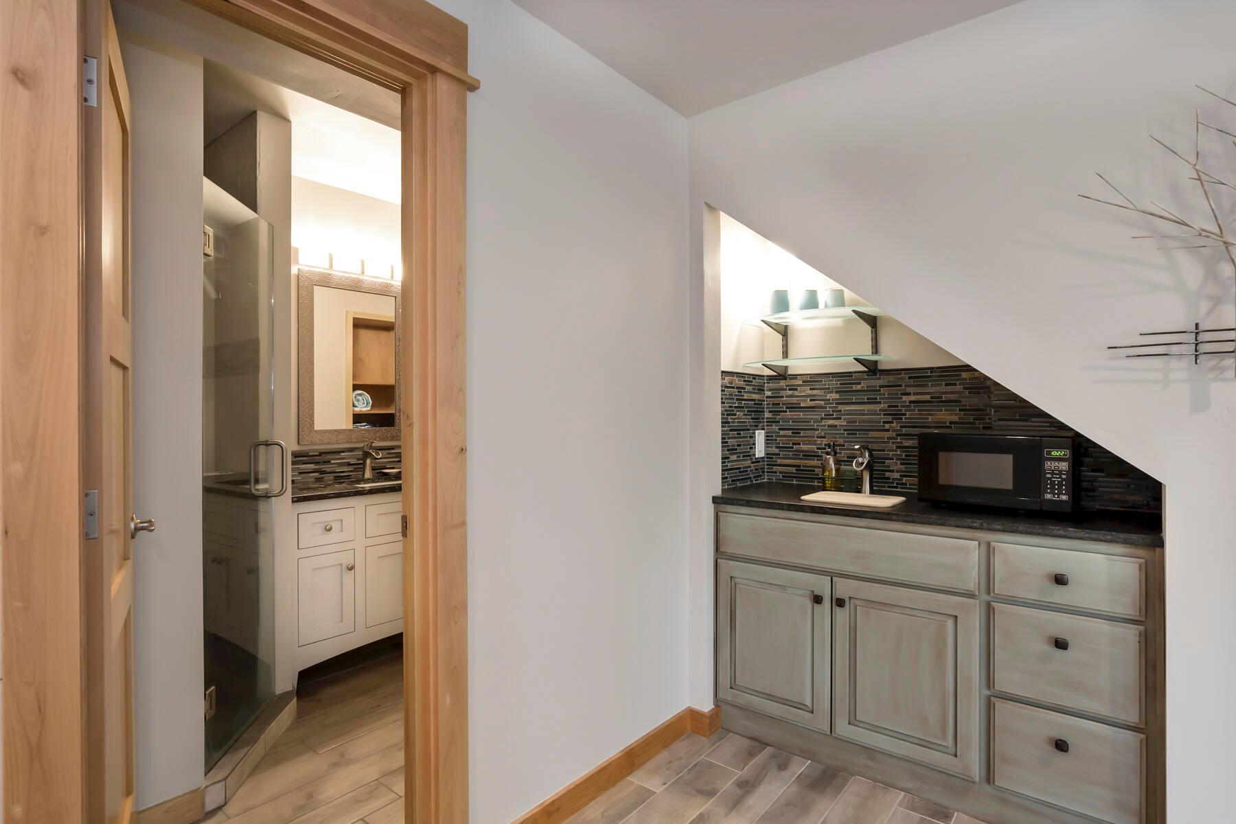 13303 Betony Black Butte Ranch, OR 97759 - Photo 28 of 42 Apartment Kitchenette and bath