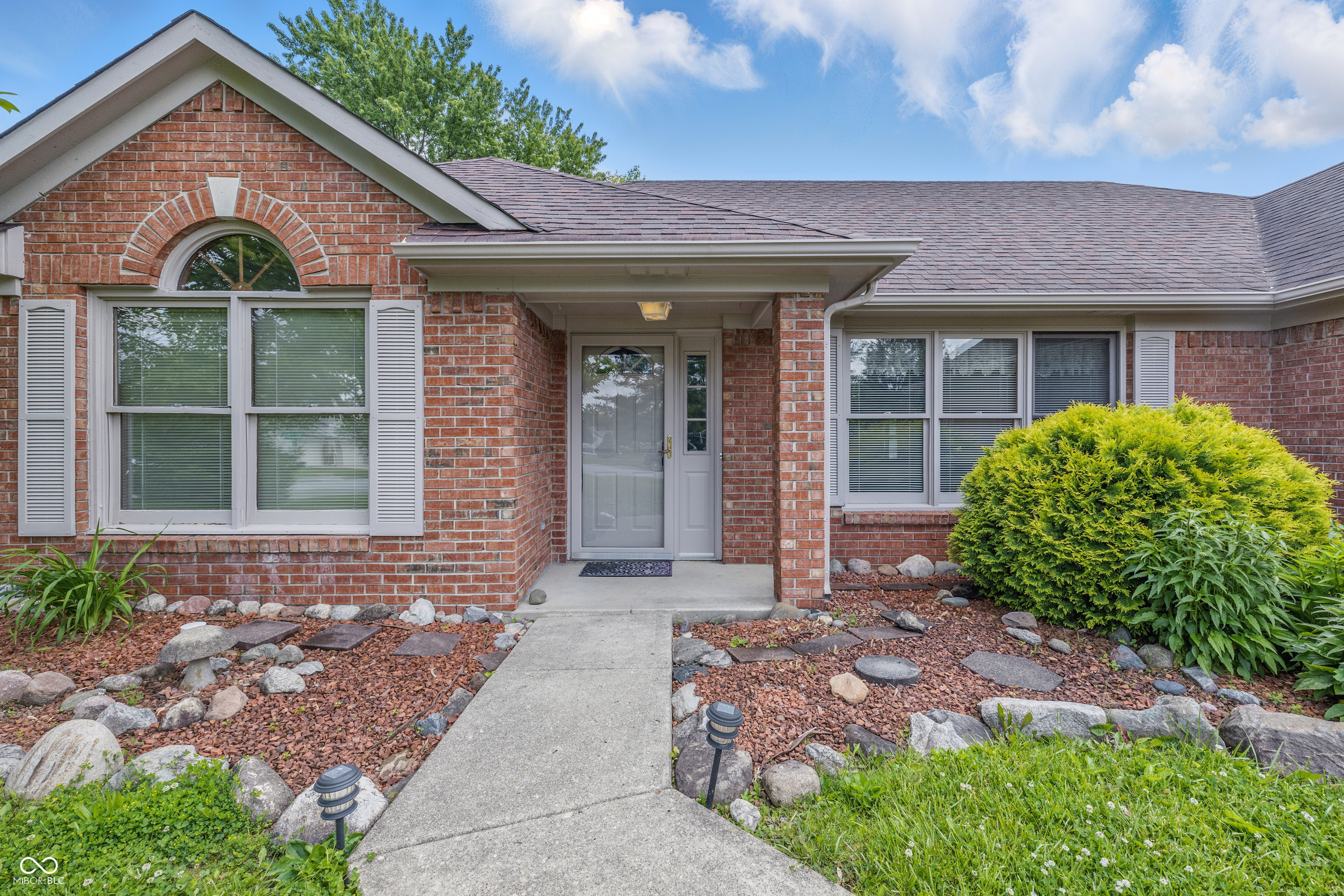 959 Harvest Ridge Drive Avon, IN 46123 - Photo 2 of 20