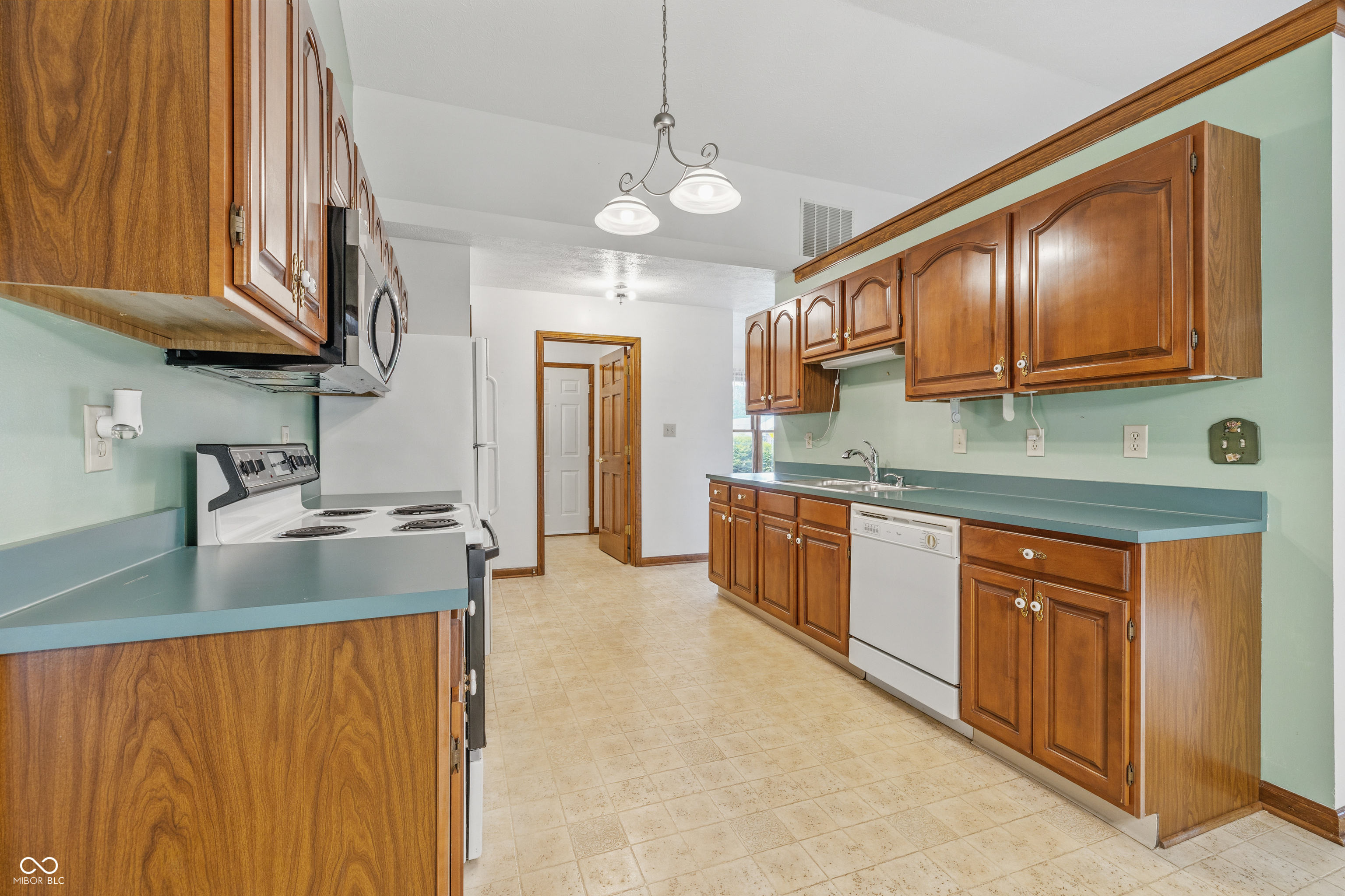 959 Harvest Ridge Drive Avon, IN 46123 - Photo 5 of 20