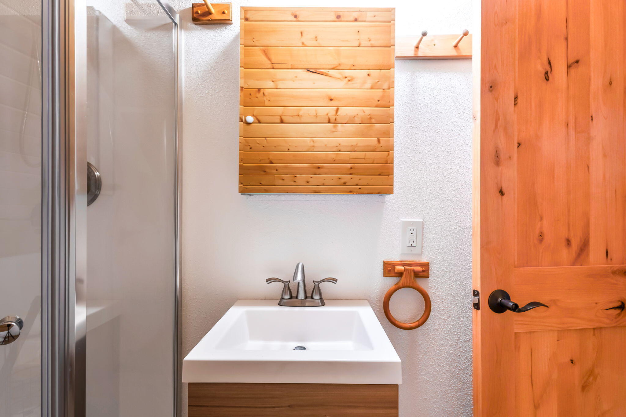 31920 Merrill Road Prineville, OR 97754 - Photo 21 of 46 Upstairs full bathroom