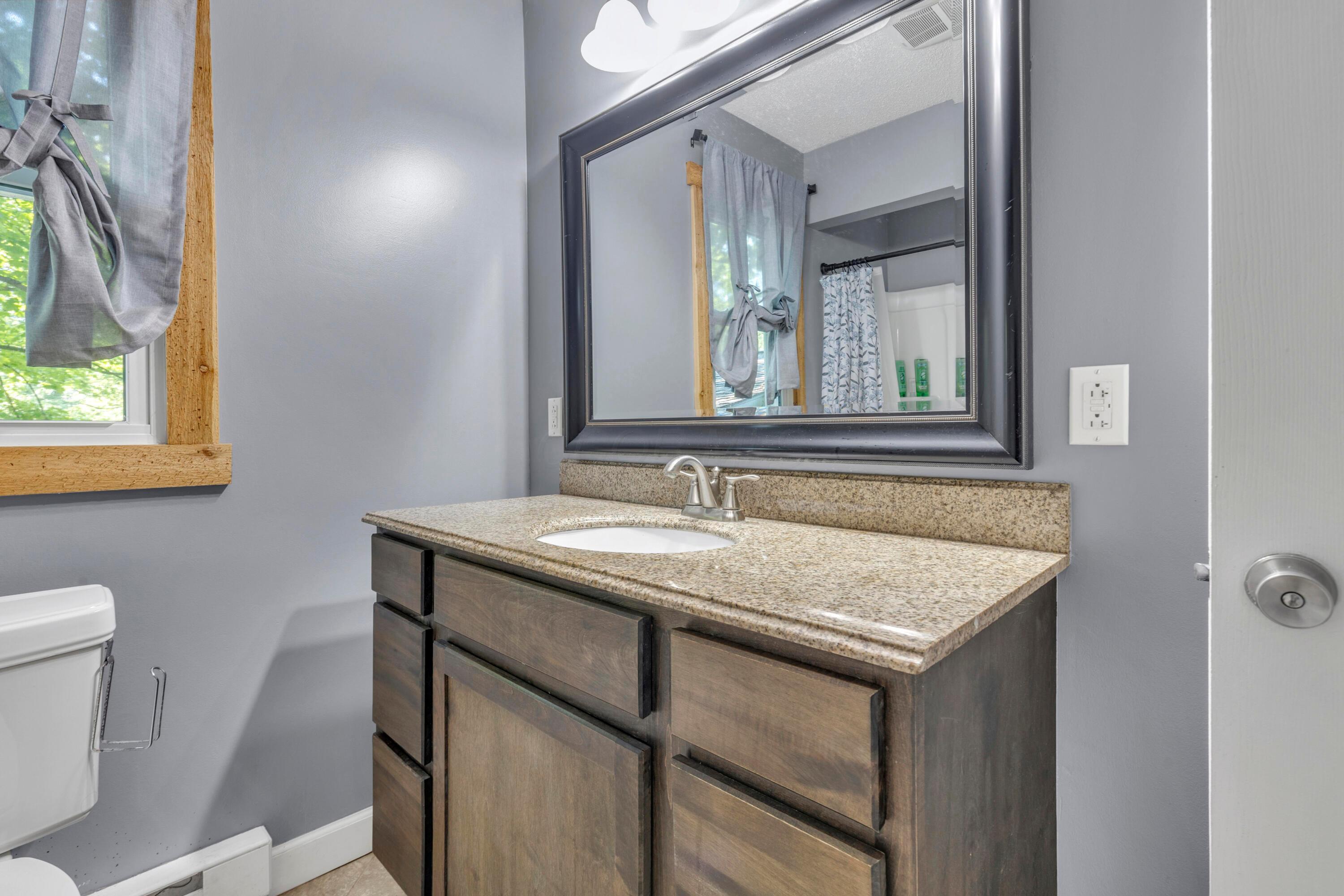 281 Middle Ground Road Southwest Pataskala, OH 43062 - Photo 29 of 52 Bathroom