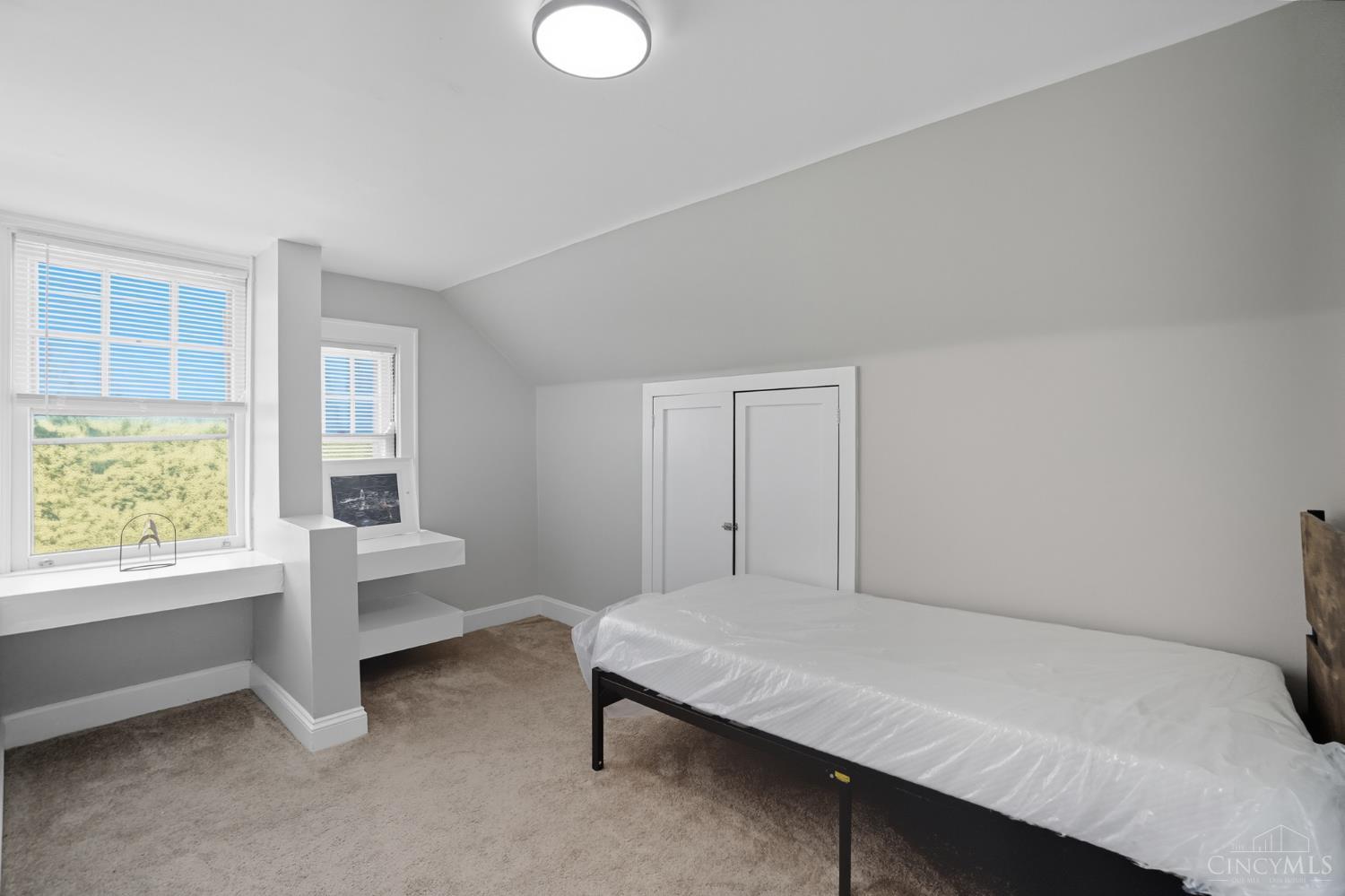 4352 Ridgeview Avenue Cincinnati, OH 45238 - Photo 49 of 70 Third floor bedroom #1