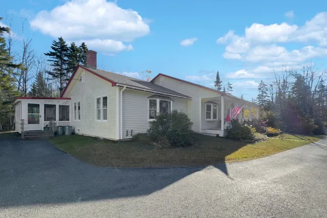 $599,900 | 105 South South Shore Drive, Owls Head, ME 04854
