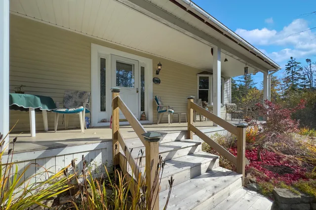 $599,900 | 105 South South Shore Drive, Owls Head, ME 04854