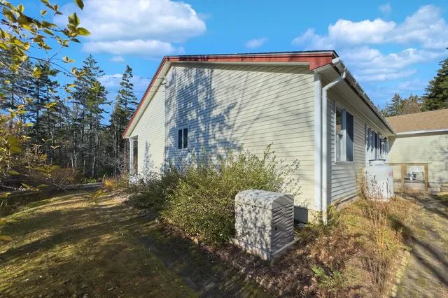 $599,900 | 105 South South Shore Drive, Owls Head, ME 04854