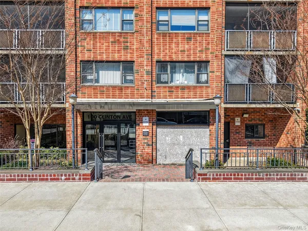 $340,000 | 100 Clinton Avenue, Unit 3C, Mineola, NY 11501