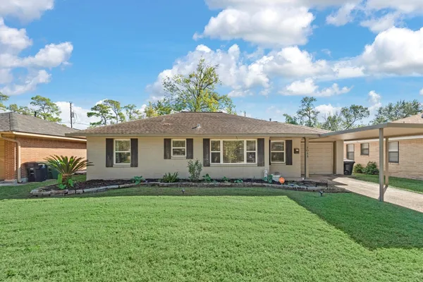 $2,700 | 2023 Woodcrest Drive, Houston, TX 77018
