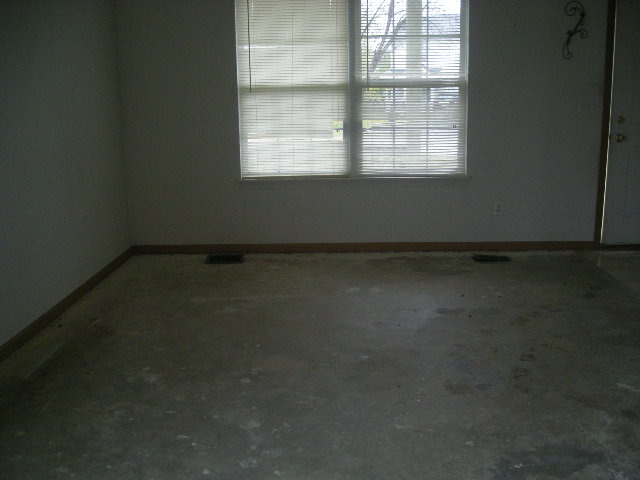 1736 Raleigh Trail Romeoville, IL 60446 - Photo 6 of 7 an empty room with a window