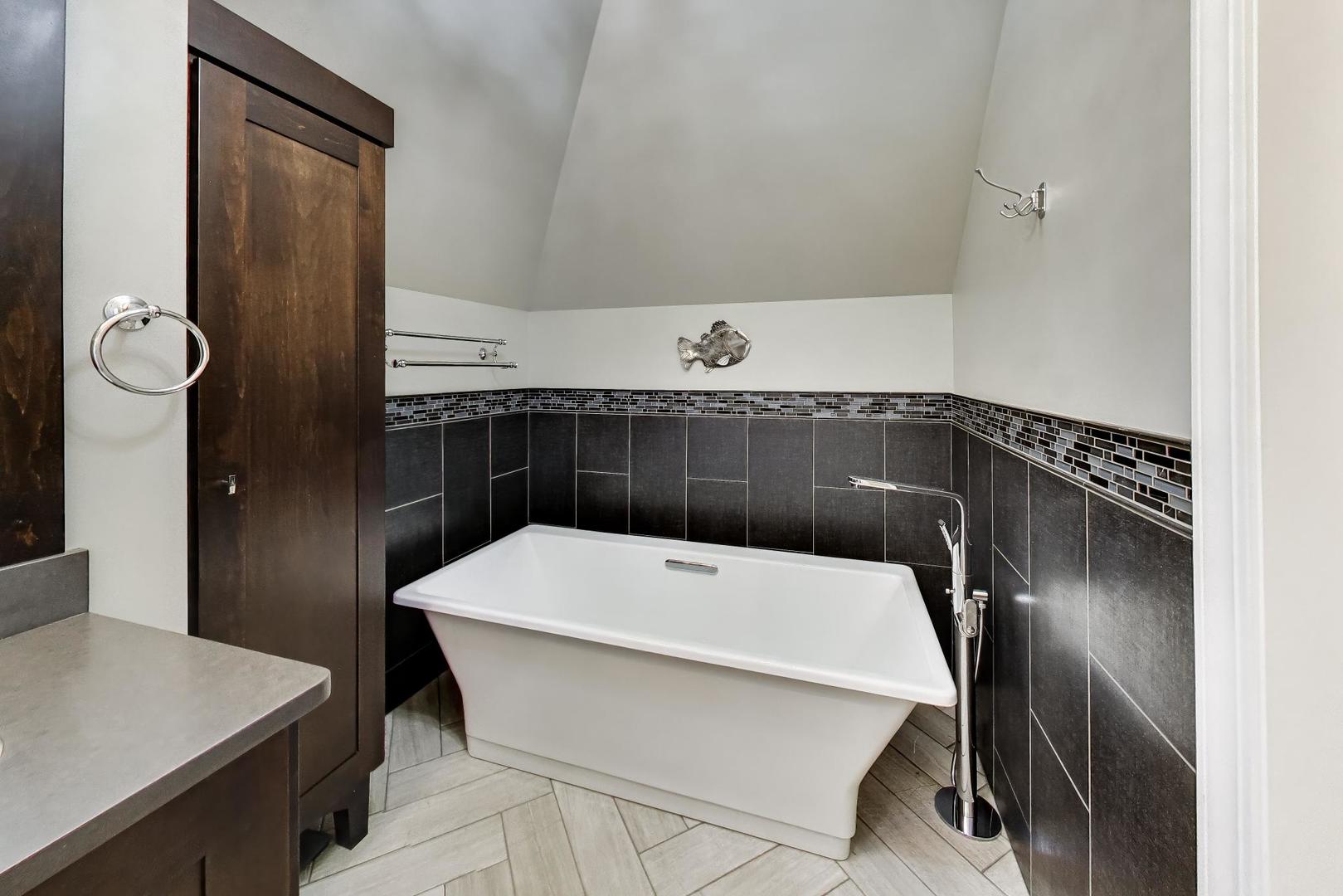 220 Northwood Road Riverside, IL 60546 - Photo 37 of 79 Gallery Image 37