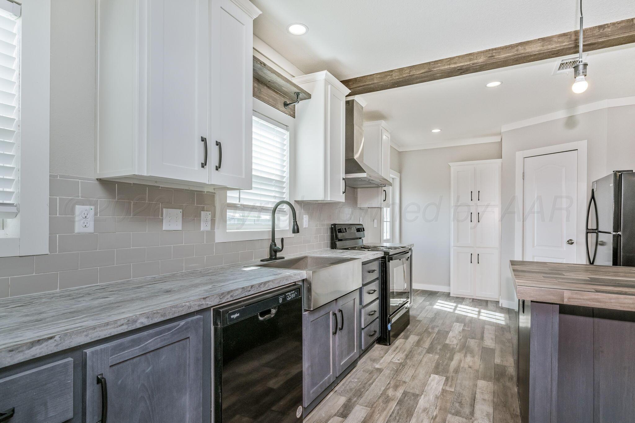 12011 Percell Street Amarillo, TX 79118 - Photo 6 of 19 Kitchen