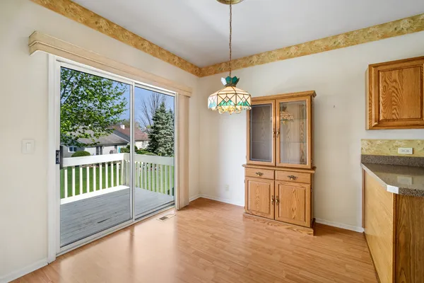$425,000 | 592 Rose Lane, Bartlett, IL 60103
