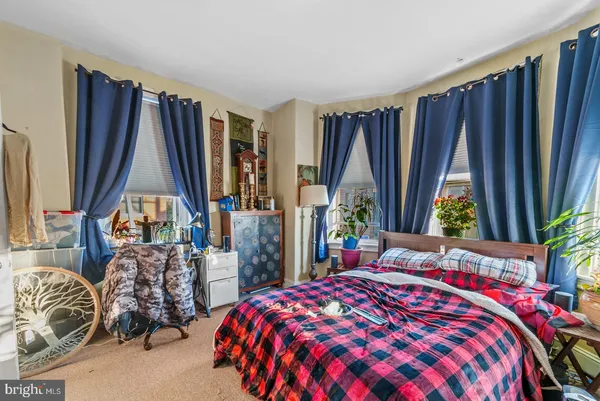 a bedroom with bed and a large mirror