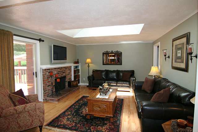 1421 West Toni Rae Drive Spokane, WA 99218 - Photo 3 of 9 Gallery Image 3