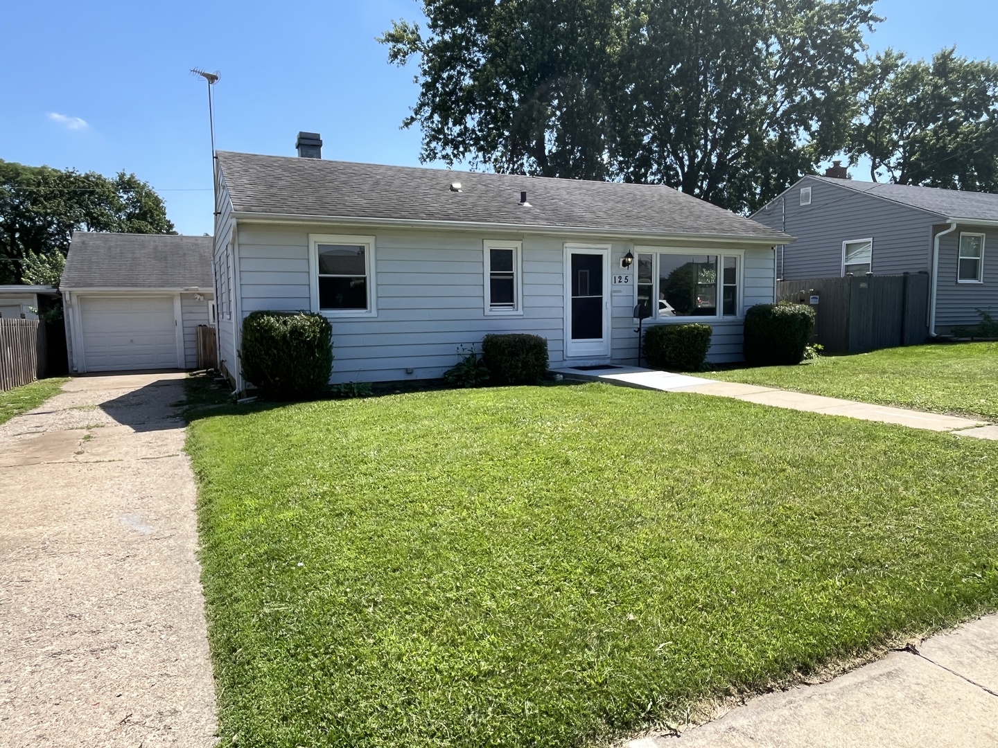 125 Riverside Drive Montgomery, IL 60538 - Photo 1 of 18