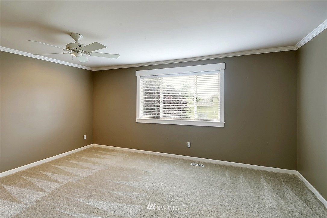 8212 234th Street Southwest Edmonds, WA 98026 - Photo 12 of 22 Gallery Image 12