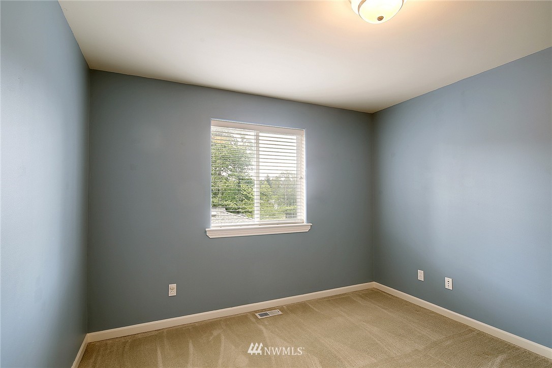 8212 234th Street Southwest Edmonds, WA 98026 - Photo 13 of 22 Gallery Image 13