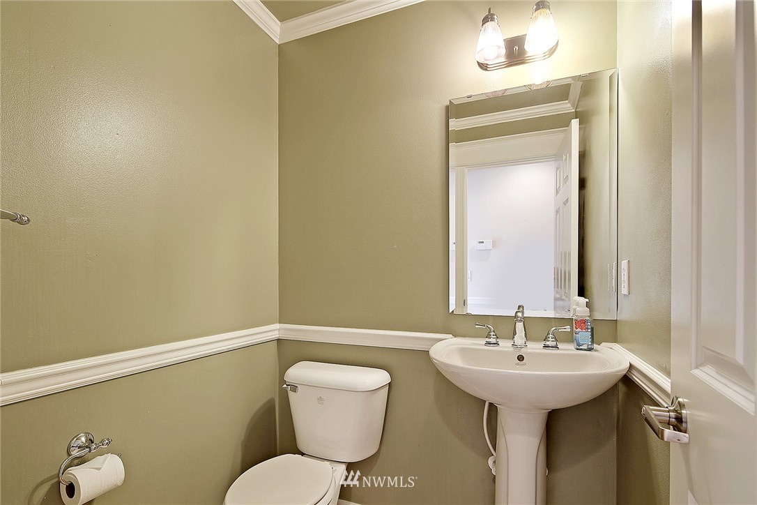 8212 234th Street Southwest Edmonds, WA 98026 - Photo 18 of 22 Gallery Image 18