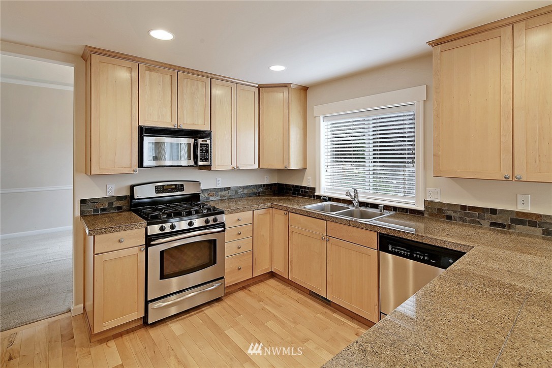8212 234th Street Southwest Edmonds, WA 98026 - Photo 4 of 22 Gallery Image 4