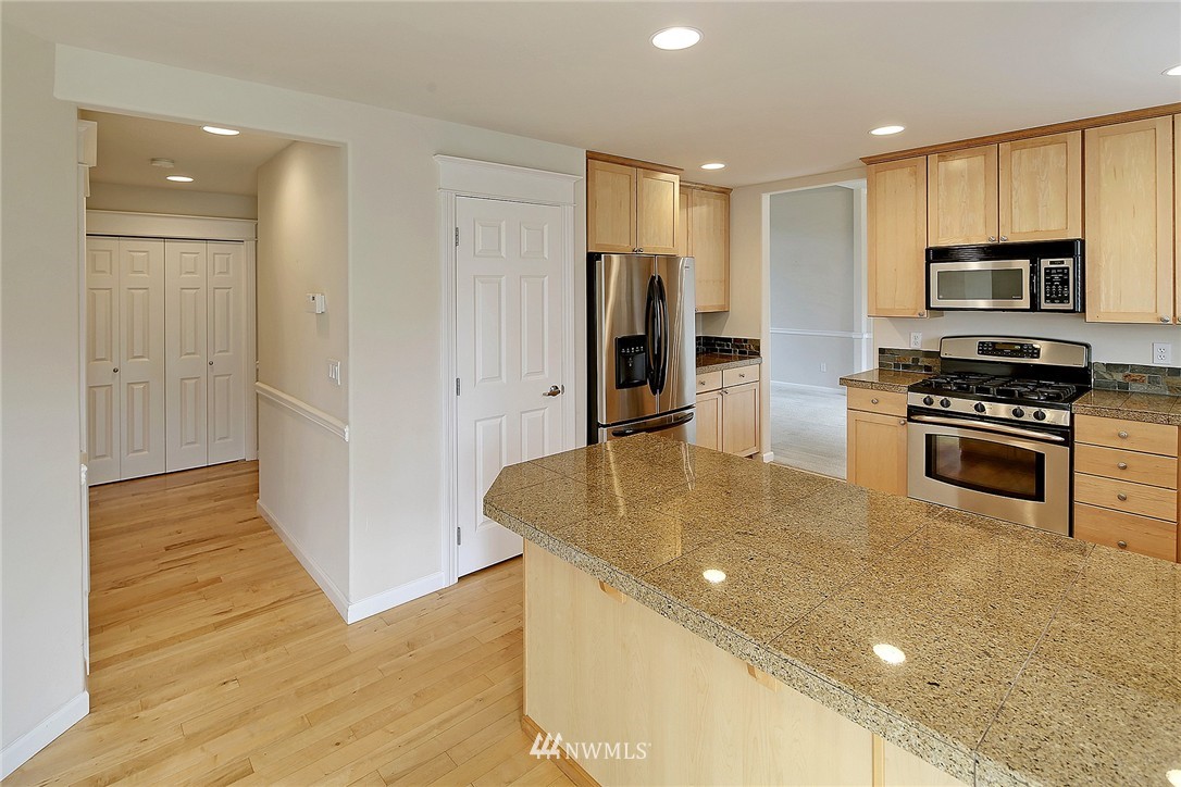 8212 234th Street Southwest Edmonds, WA 98026 - Photo 5 of 22 Gallery Image 5
