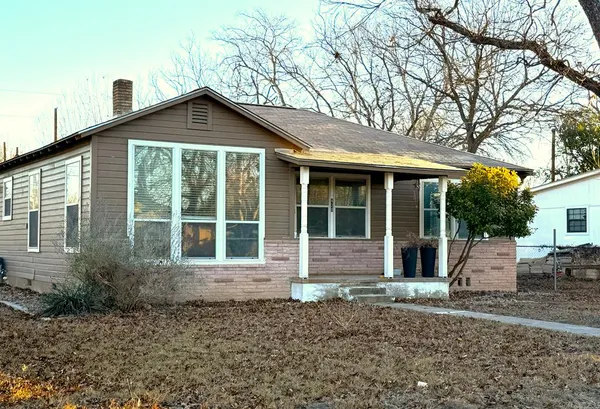 $365,000 | 420 Stonewall Street, Kerrville, TX 78028