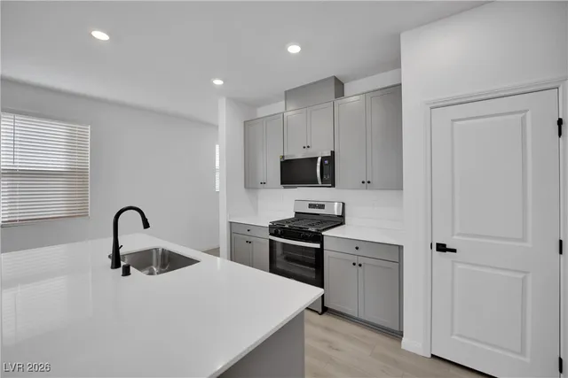 $2,400 | 9136 Rivington Avenue, Las Vegas, NV 89148