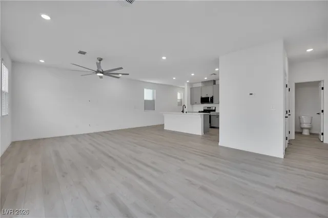 $2,400 | 9136 Rivington Avenue, Las Vegas, NV 89148