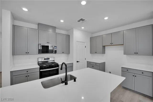 $2,400 | 9136 Rivington Avenue, Las Vegas, NV 89148