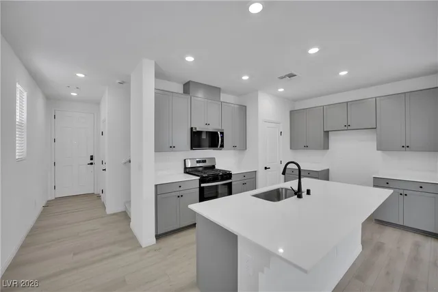 $2,400 | 9136 Rivington Avenue, Las Vegas, NV 89148