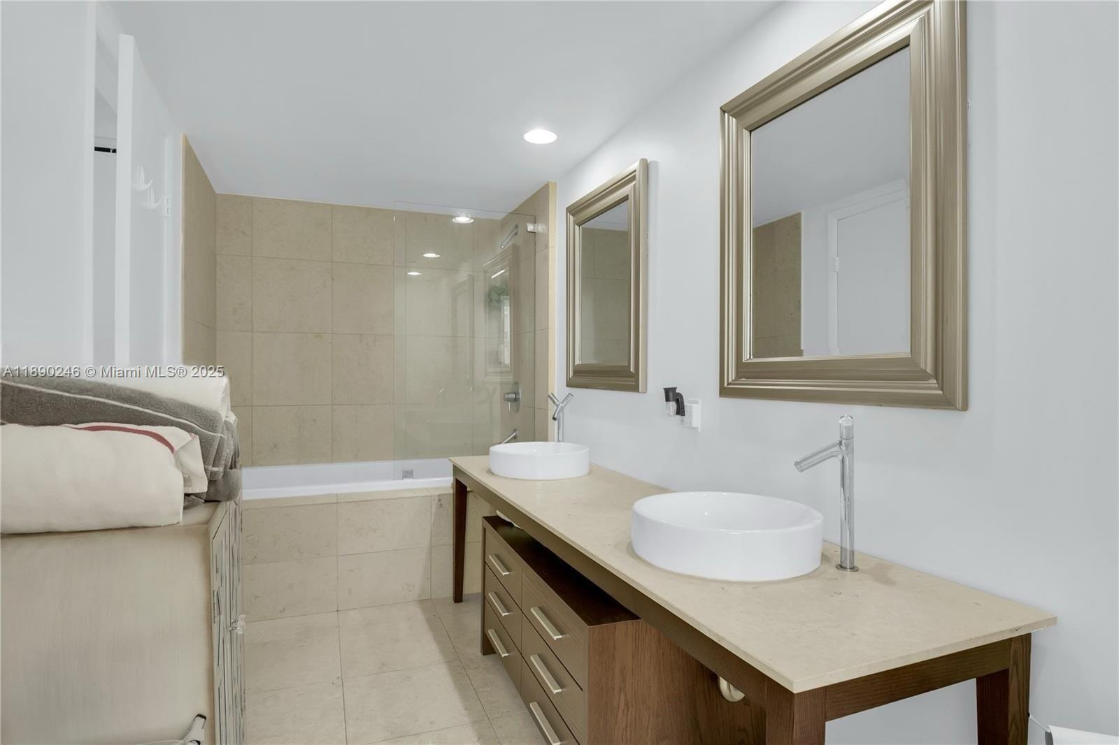 475 Brickell Avenue, Unit 4711 Miami, FL 33131 - Photo 11 of 17