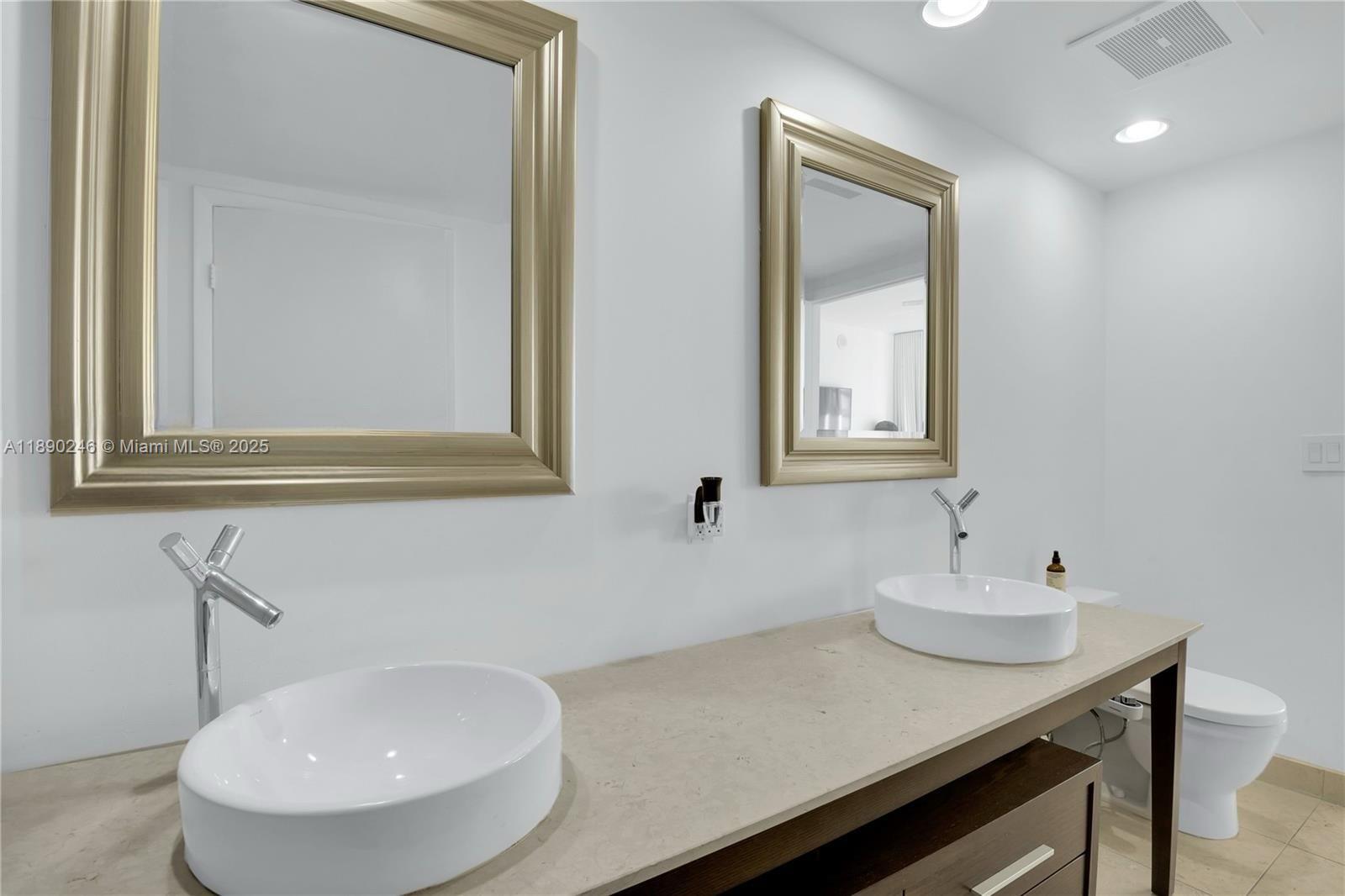 475 Brickell Avenue, Unit 4711 Miami, FL 33131 - Photo 12 of 17