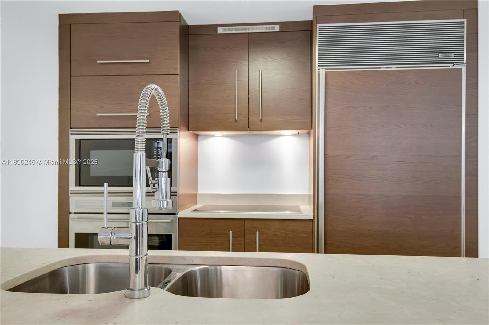 475 Brickell Avenue, Unit 4711 Miami, FL 33131 - Photo 5 of 17