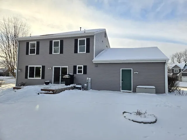 $564,900 | 237 Royal Ridge Drive, Oconomowoc, WI 53066