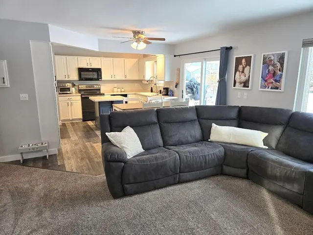 $564,900 | 237 Royal Ridge Drive, Oconomowoc, WI 53066