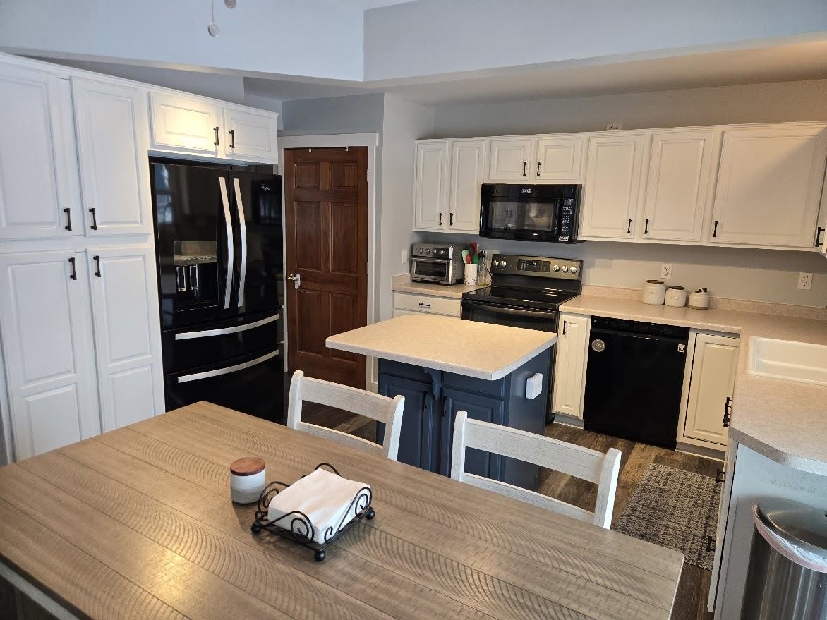 237 Royal Ridge Drive Oconomowoc, WI 53066 - Photo 9 of 42