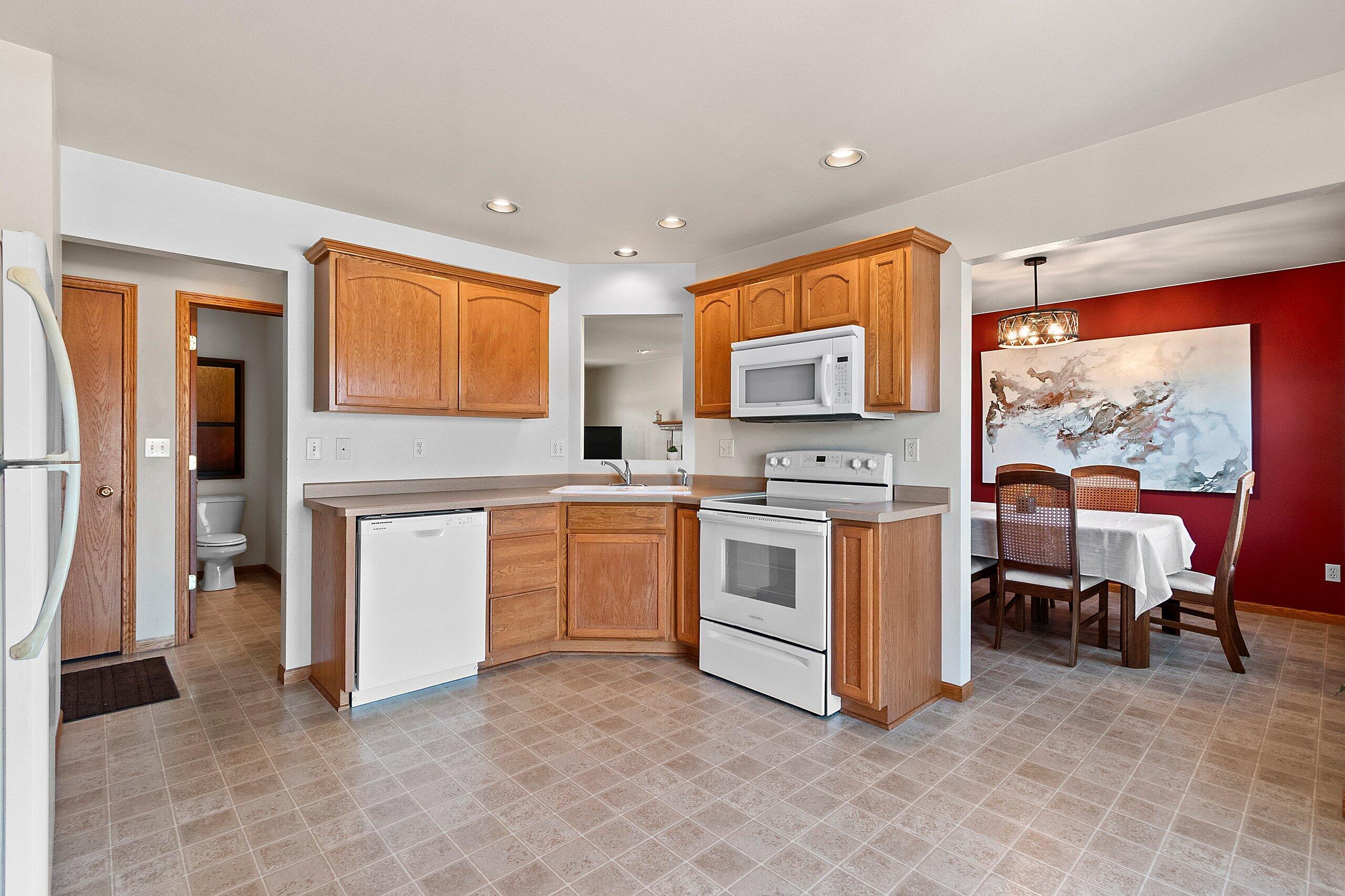 4508 Ridge Court Manitowoc, WI 54220 - Photo 12 of 39 149559.JPG-SMALL