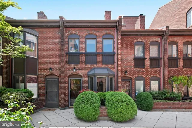 $5,200 | 1008 Paper Mill Court, Unit 1008, Washington, DC 20007