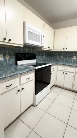 $1,900 | 2491 Southwest 82nd Avenue, Davie, FL 33324