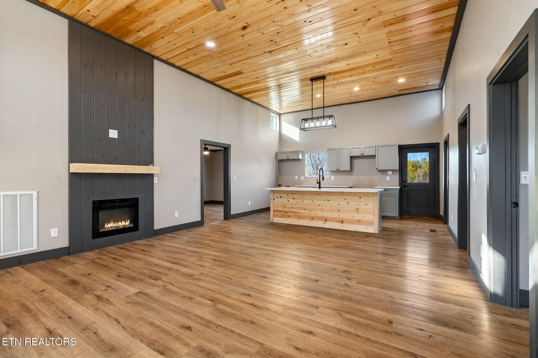 982 Smokey Mountain Queen Road Sevierville, TN 37876 - Photo 4 of 24 DSC00351