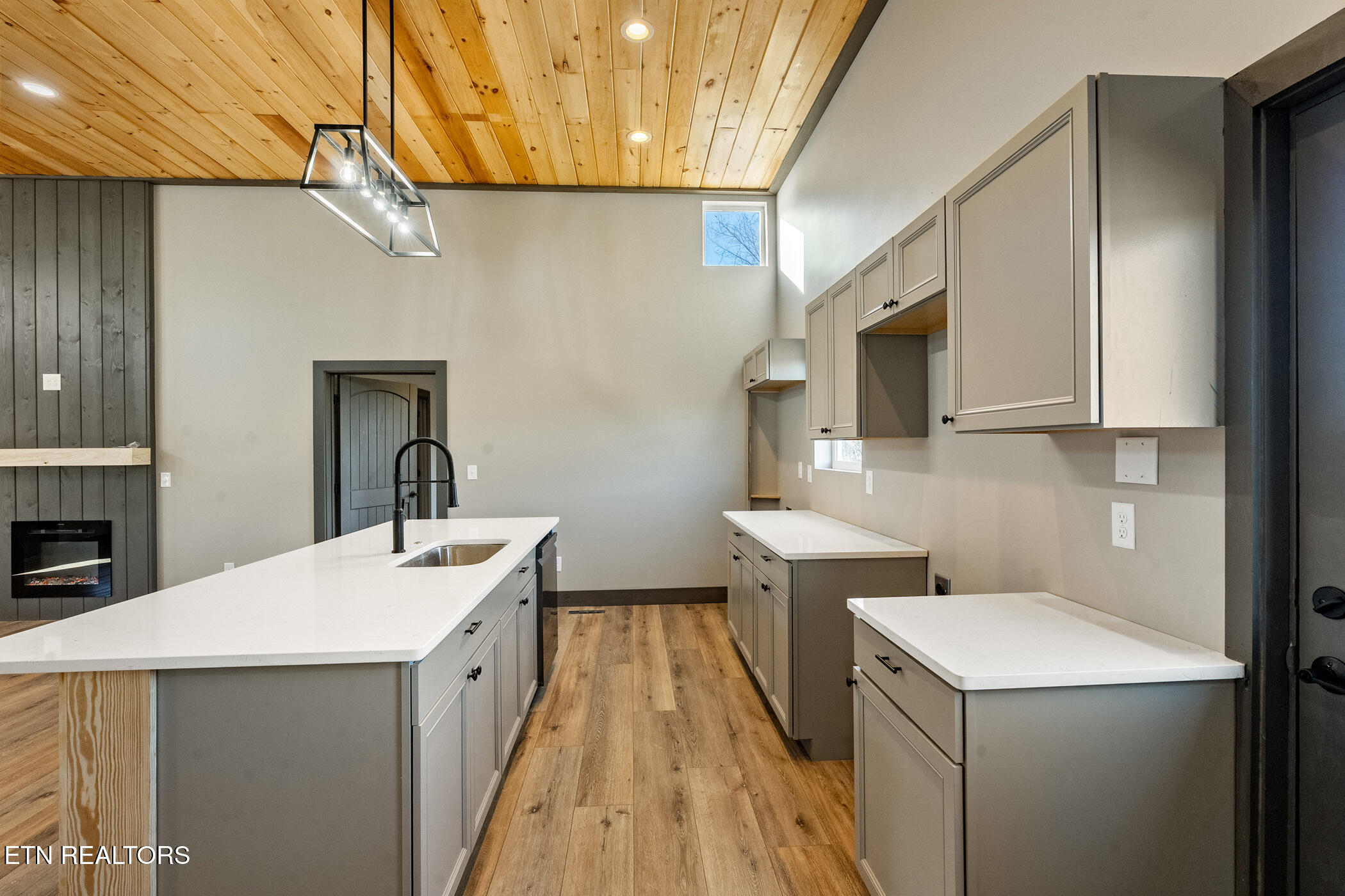 982 Smokey Mountain Queen Road Sevierville, TN 37876 - Photo 5 of 24 DSC00366