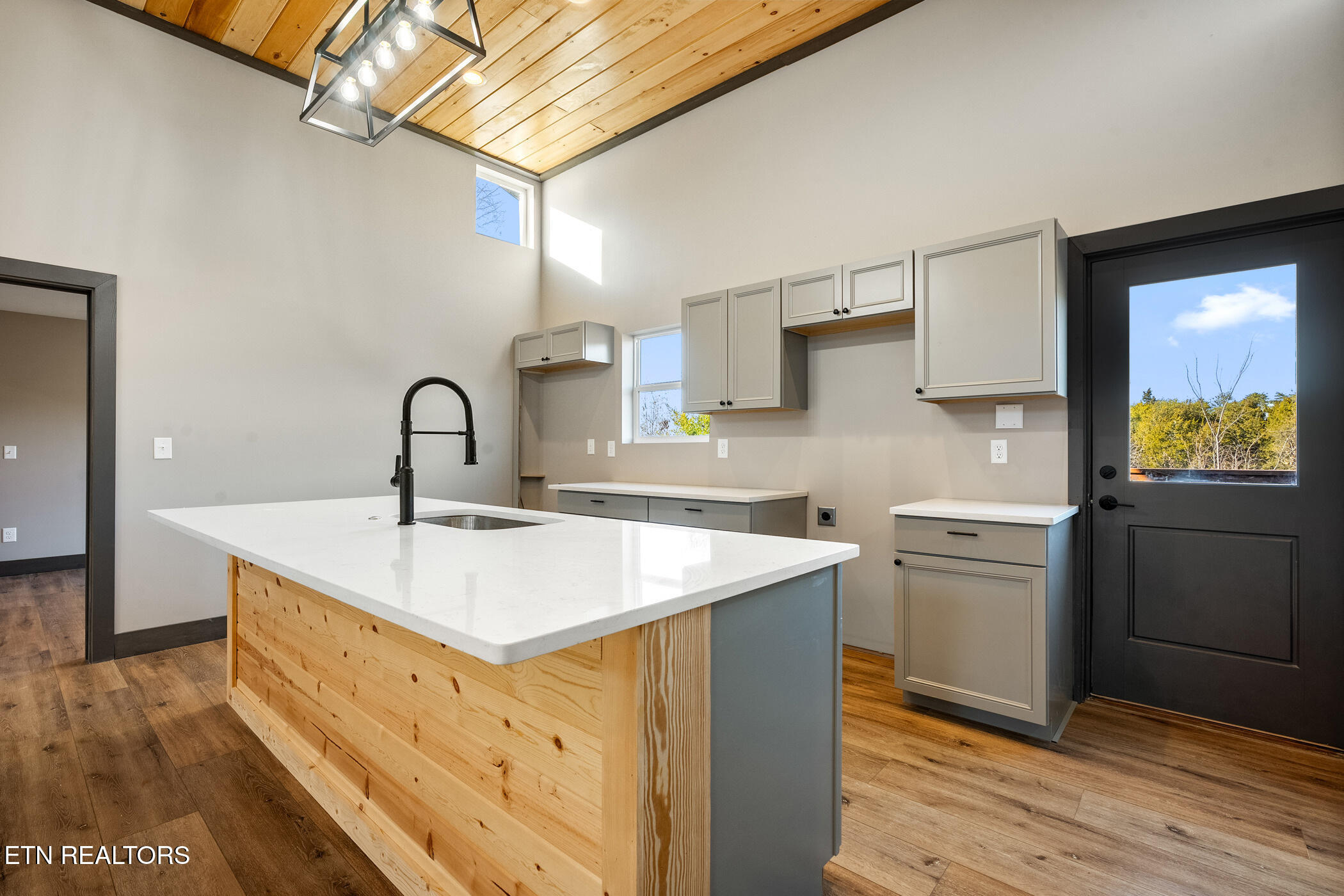 982 Smokey Mountain Queen Road Sevierville, TN 37876 - Photo 6 of 24 DSC00362