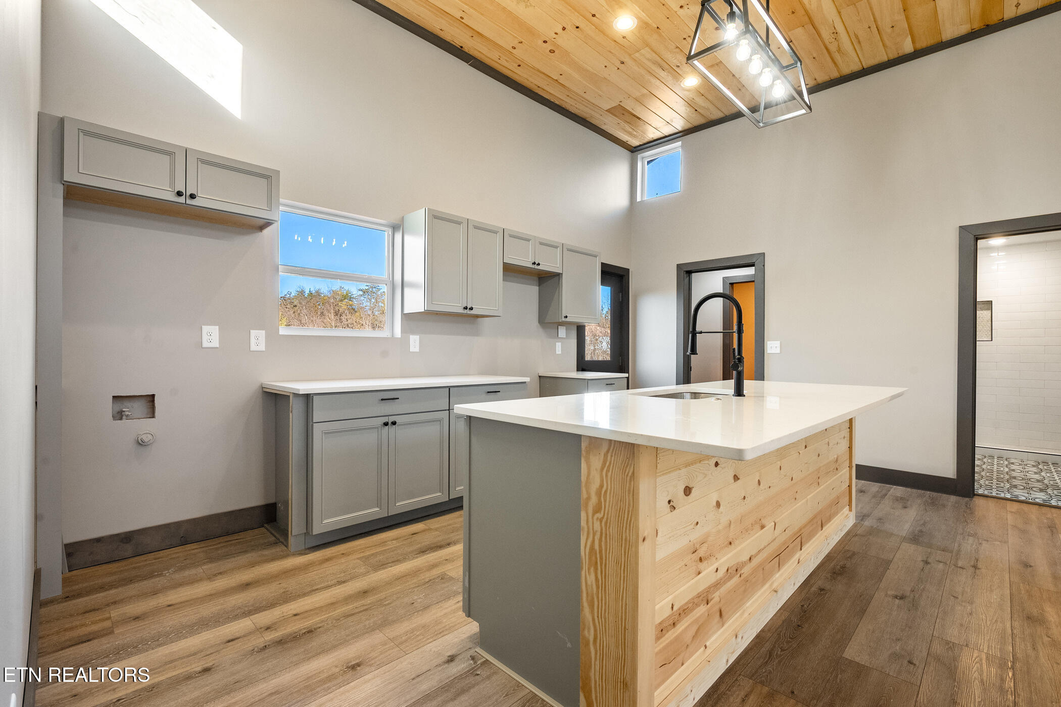 982 Smokey Mountain Queen Road Sevierville, TN 37876 - Photo 7 of 24 DSC00381