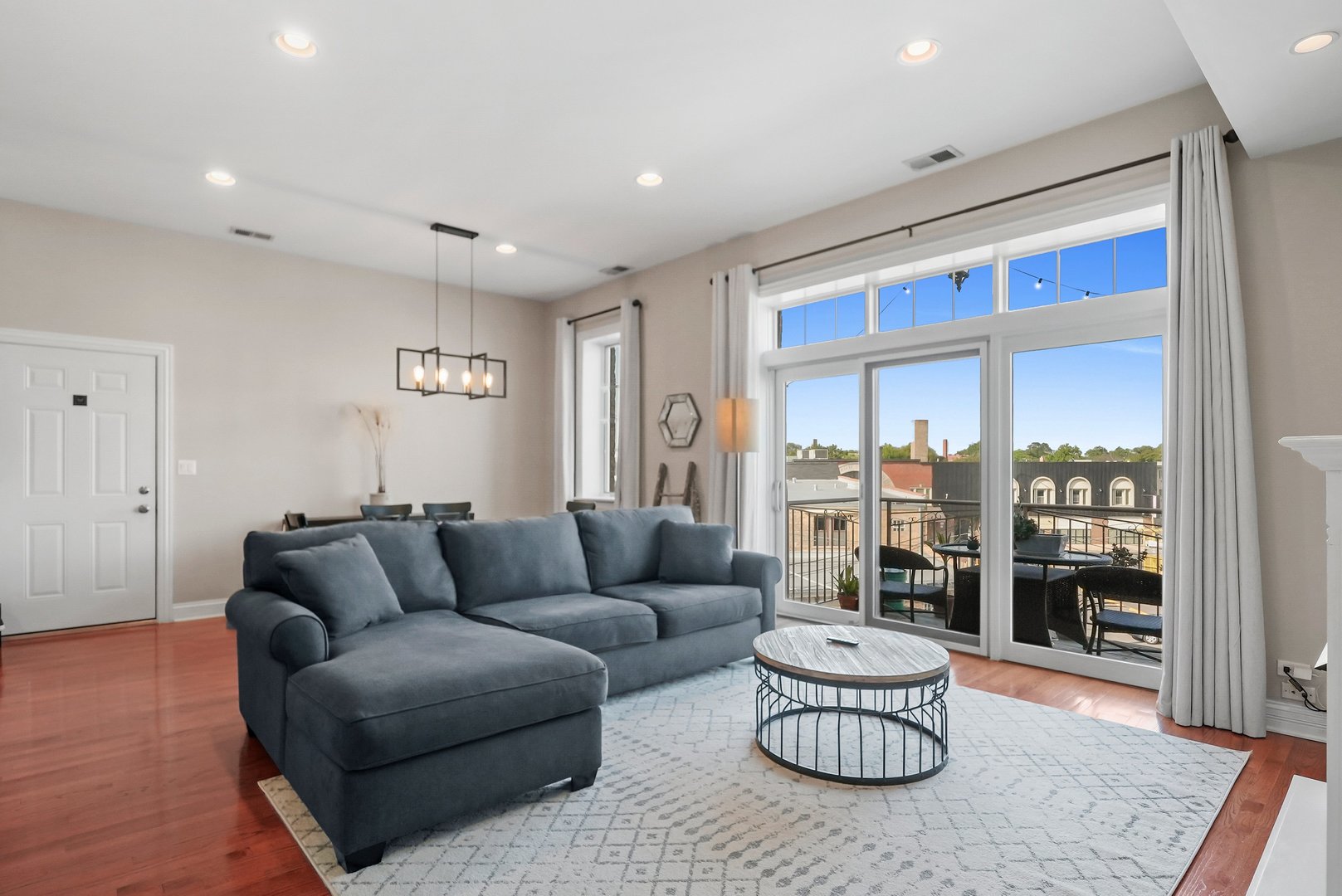 4346 North Pulaski Road, Unit 303 Chicago, IL 60641 - Photo 4 of 16