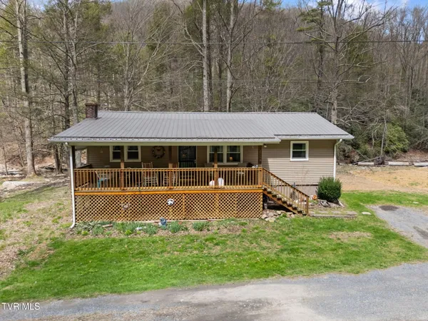 $320,000 | 23146 Taylor Valley Road, Damascus, VA 24236