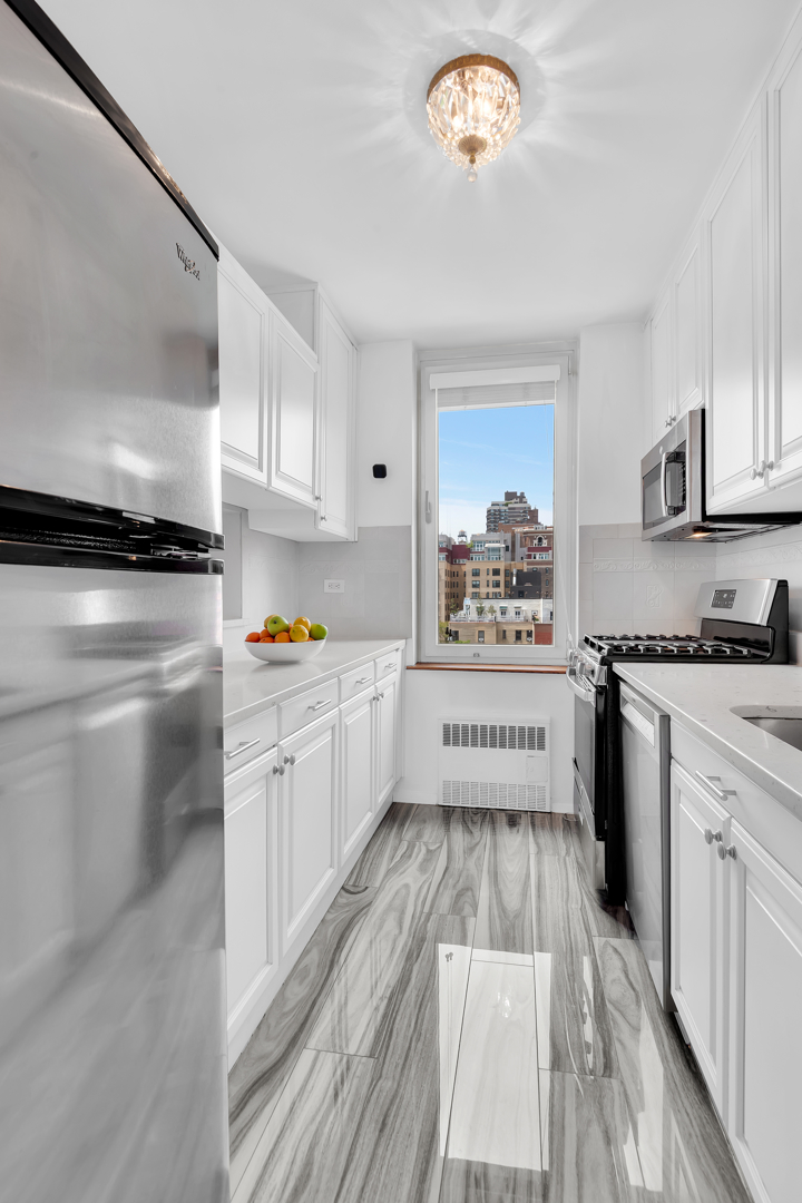 200 East 89th Street, Unit 9B Manhattan, NY 10128 - Photo 5 of 17