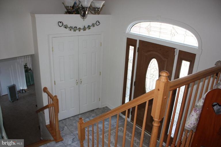 823 Pasadena Road Pasadena, MD 21122 - Photo 14 of 21 Entrance / Foyer