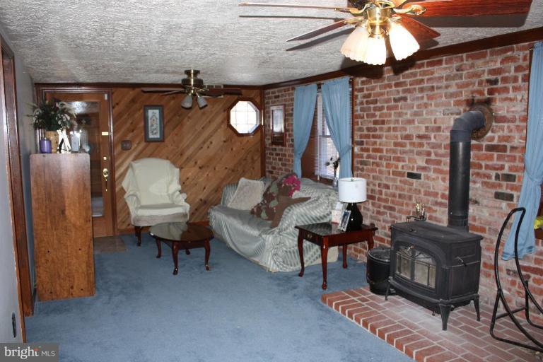 823 Pasadena Road Pasadena, MD 21122 - Photo 3 of 21 In-Law Suite