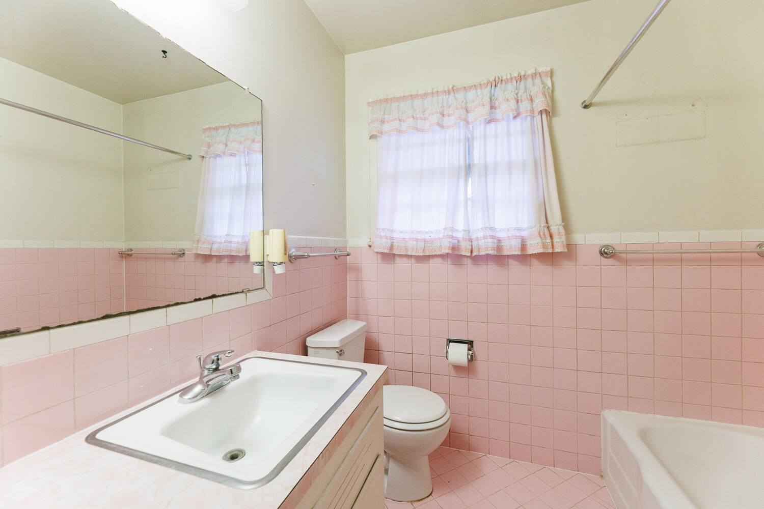 5220 7th Street Lubbock, TX 79416 - Photo 26 of 34 Second Bathroom